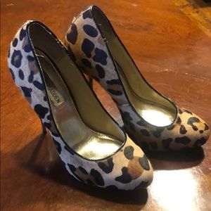 Leopard print pumps